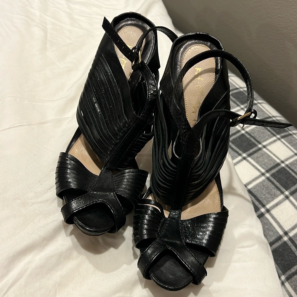 Super sexy black L.A.M.B. Pumps